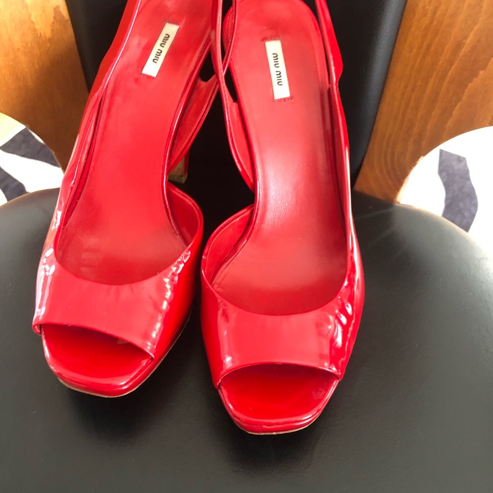 Miu Miu red patent leather sling back. Size 36.5 in very good condition